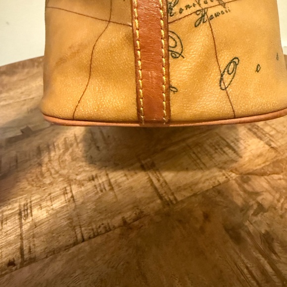 100% Authentic Alviero Martini Tan Map Print Satchel - Picture 6 of 12
